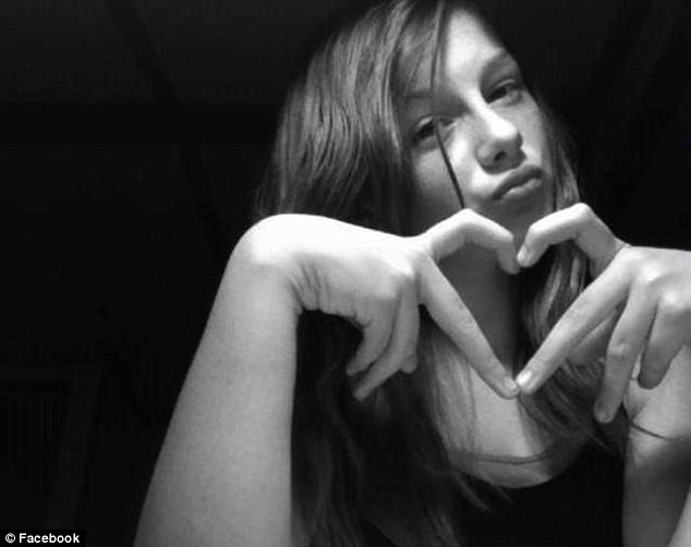 "Da, ne-am batut joc de ea". Mesajul de pe Facebook a 2 adolescente i-a ingrozit si pe politisti