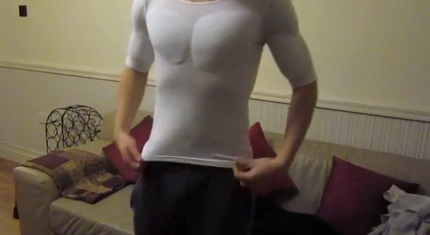 Cum sa te transformi dintr-un tip slab intr-un barbat "musculos" in doar 60 de secunde. VIDEO