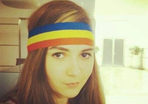 Fosta diriginta a Sabinei, "fetita cu bentita tricolora", si directorul scolii, amendati de CNCD