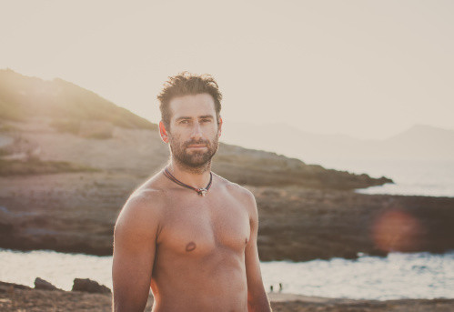 Studiu: Barbatii cu voci grave sunt "mai atragatori"