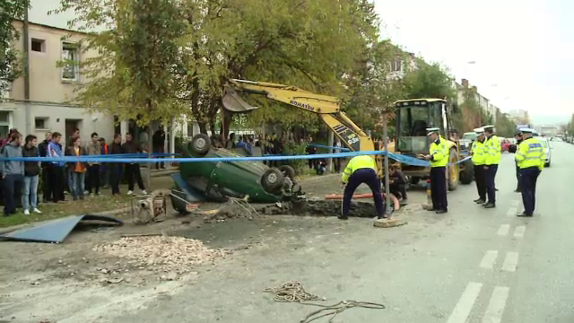 O groapa nesemnalizata a putut fi astupata in 2 ore, DUPA ce o persoana a murit intr-un accident