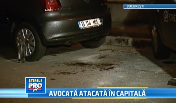 Un barbat a atacat o avocata cu toporul in plina strada in Capitala. Victima este constienta