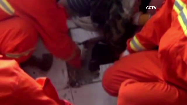 Ziua si salvarea in China. Un copil a ramas blocat in closet, altul in masina de spalat