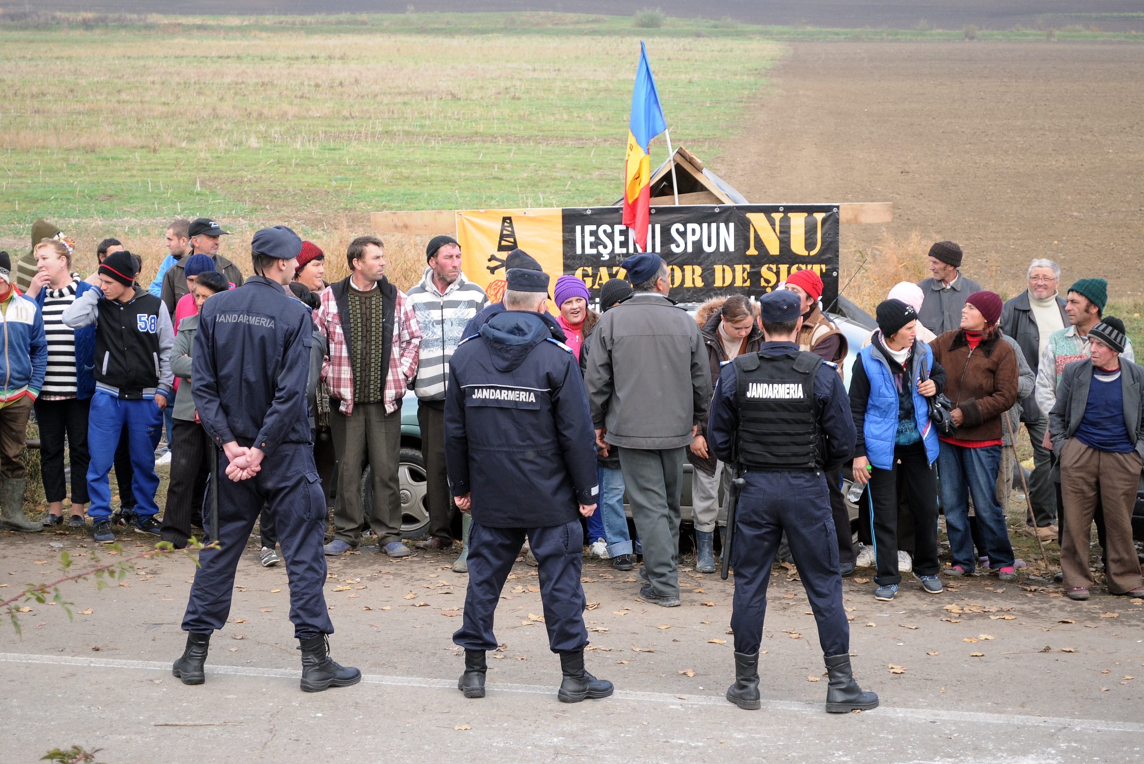 Victor Ponta nu renunta la gazele de sist: "Ii sustin pe jandarmi, trebuie sa actioneze"