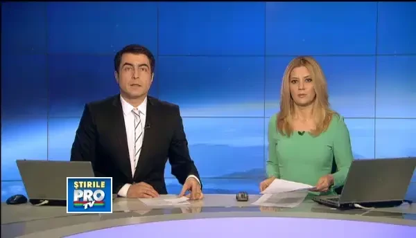 Un barbat a atacat o avocata cu toporul in plina strada in Capitala. Victima este constienta