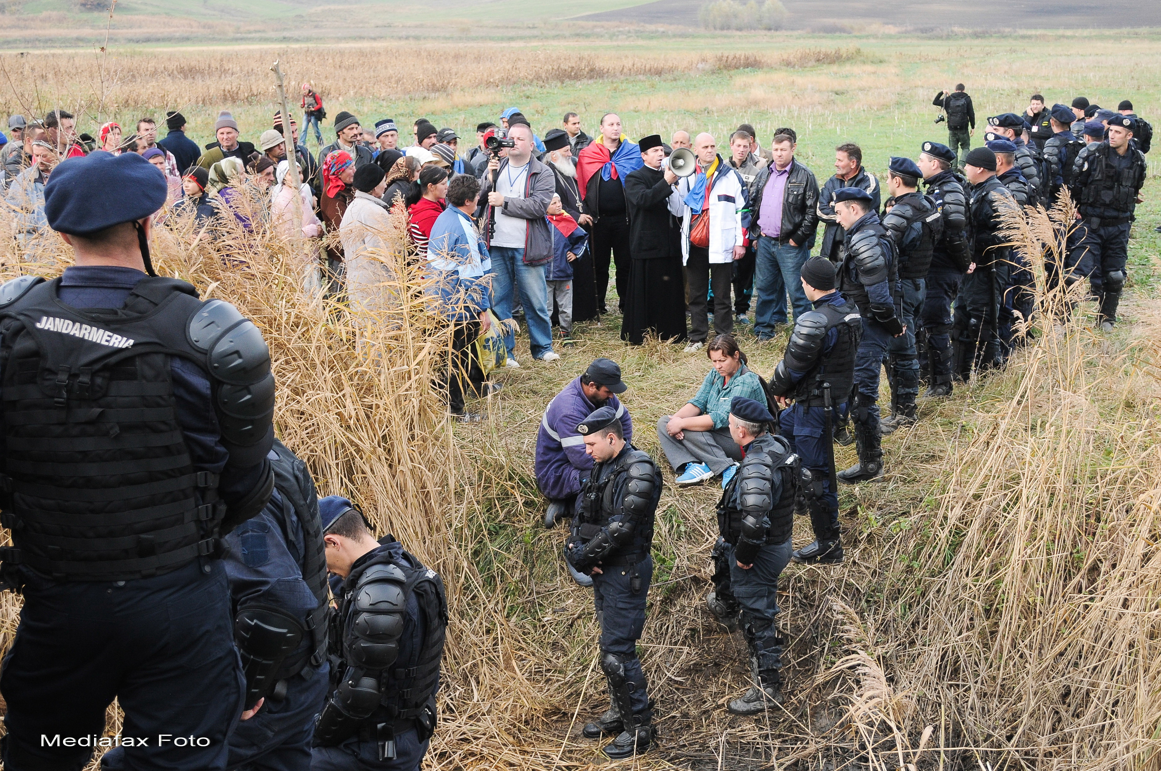 Paralela Romania - Ucraina - Canada. Exploatarile gazelor de sist scot oamenii in strada. VIDEO