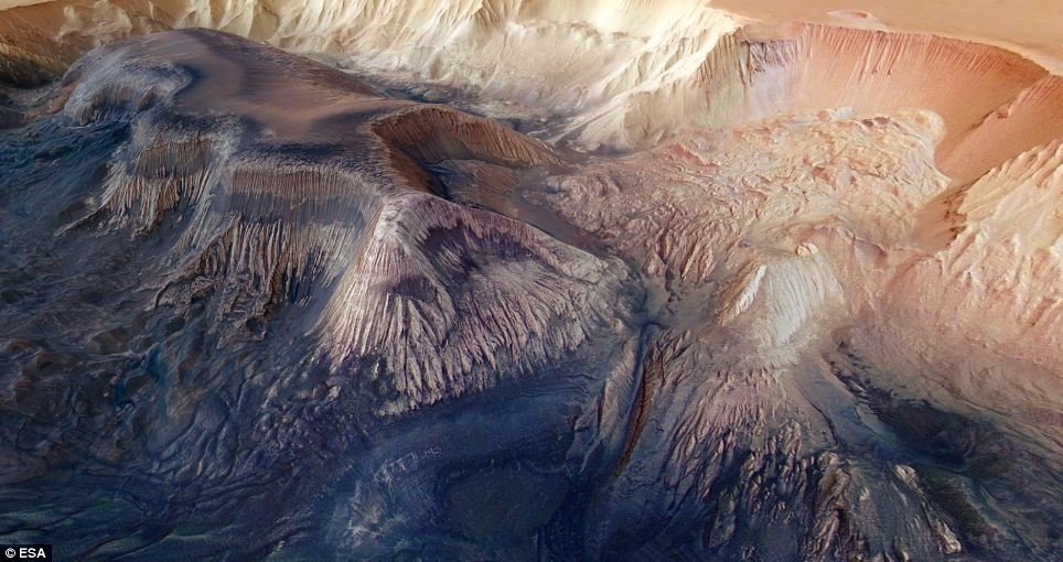 Hebes Chasma