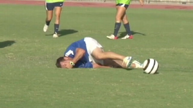 Iubita era in lacrimi. Un american s-a prefacut accidentat pentru a-si cere prietena de nevasta