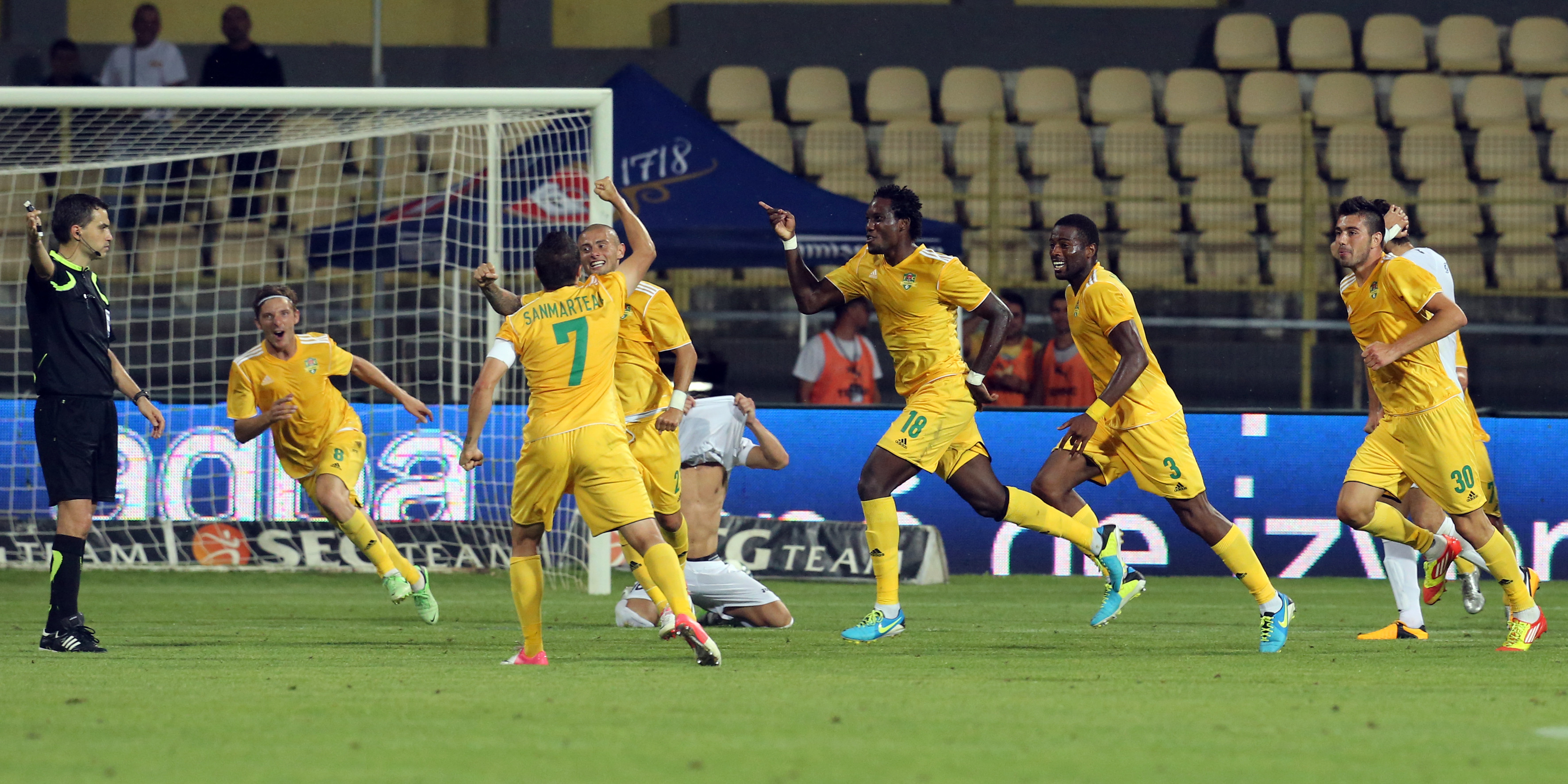 Autocarul in care se aflau jucatorii si staff-ul FC Vaslui, implicat intr-un accident rutier