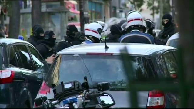 Momente de teroare intr-o banca din Paris. Un barbat a luat 4 ostatici