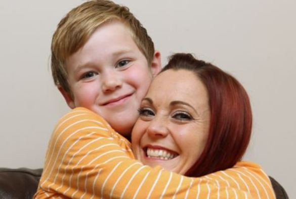 O asistenta a fost chemata sa trateze un copil cu arsuri. Ce a descoperit cand l-a vazut