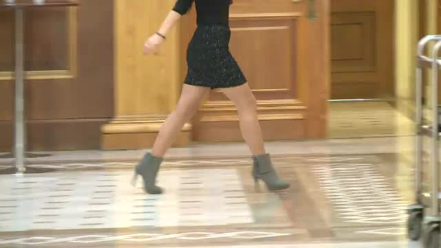 Fuste peste genunchi pentru femei si fara adidasi pentru barbati. Noul cod de purtare din Parlament