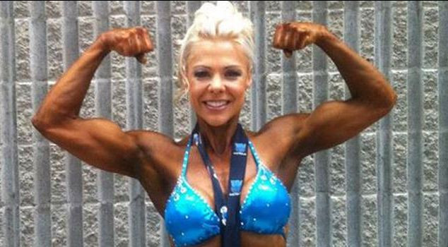 E campioana de culturism, insa cere 200.000 de dolari de la stat: s-a accidentat la dozatorul de apa