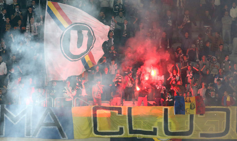 Sapte suporteri au interdicitie de a participa la meciuri de fotbal timp de un an