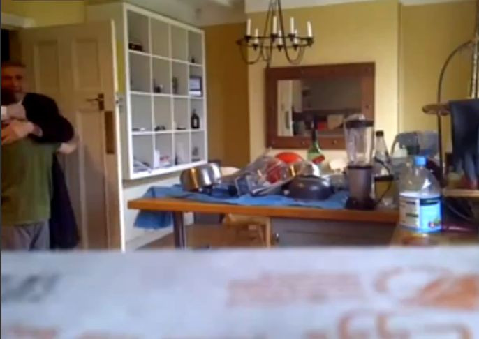 Reactia unui tata, in momentul in care fiul sau ii dezvaluie ce nota a luat la matematica. VIDEO