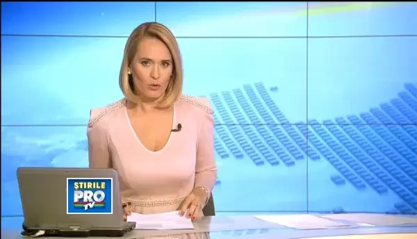 Imagini de pe camera de supraveghere. Momentul in care un autocar zdrobeste o masina pe E85