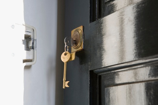 Un francez a cumparat un apartament cu tot cu "chirias". Ce descoperire a facut