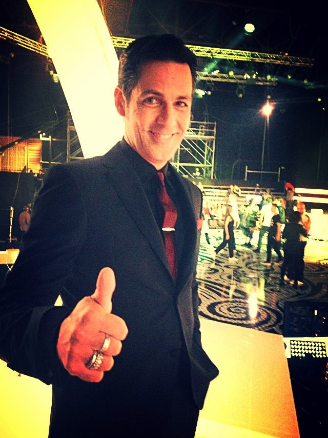 Stefan Banica isi premiaza fanii in cadrul turneului "Alerg printre stele" din luna noiembrie