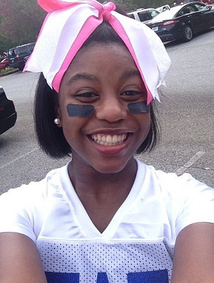 Nou record mondial stabilit de o majoreta din SUA. S-a dat peste cap de 44 de ori. VIDEO