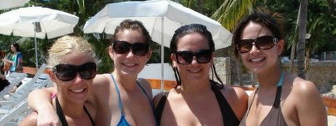 Fotografia de la care nimeni nu isi poate lua ochii. Ce ascunde una dintre fete