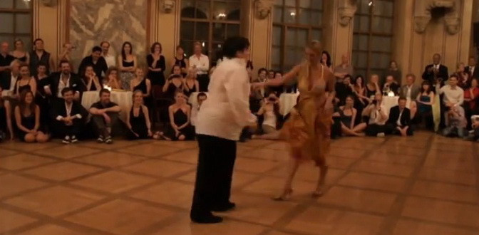 A demonstrat ca greutatea nu conteaza, pe scena. Cat de bine danseaza un barbat supraponderal. VIDEO