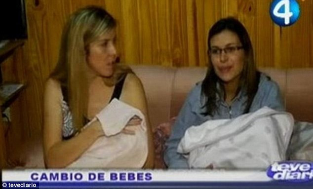 Cum si-au dat seama doua femei ca fetitele lor au fost inlocuite la nastere