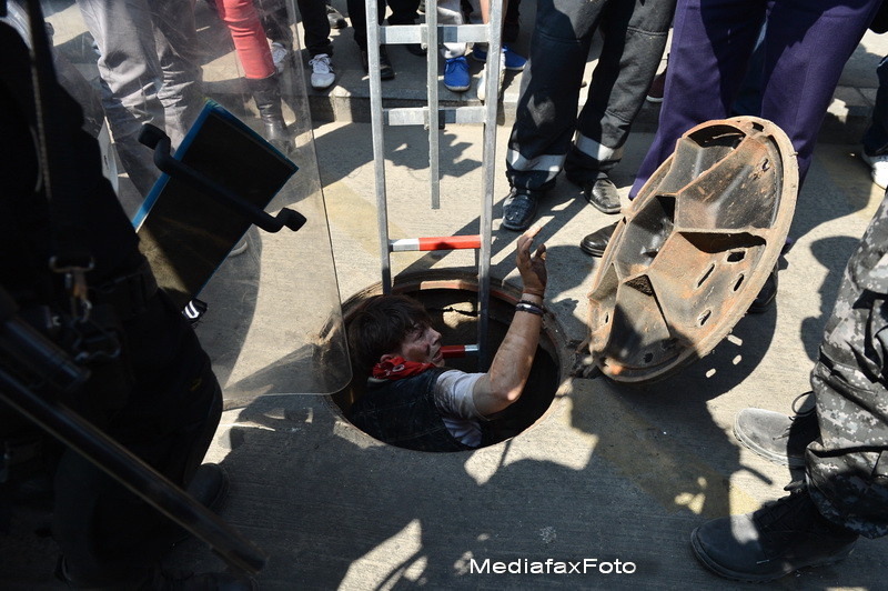 Arme, televizoare LCD si biciclete, gasite la persoane fara adapost, in zona Garii de Nord