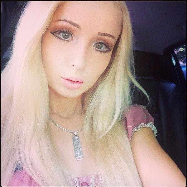 Numai iubitul ei a mai vazut-o asa. Cum a pozat femeia Barbie:"Fotografia trebuia sa ramana privata"