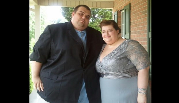 Schimbarea prin care au trecut doi americani. Au pierdut sute de kilograme in 19 luni. VIDEO