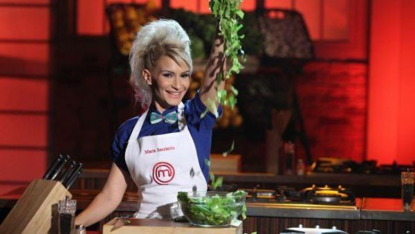 Blonda lipsita de inhibitii de la "MasterChef" Romania. Cum a pozat
