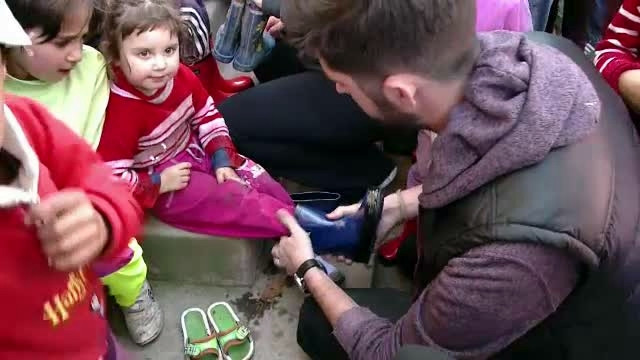 Ideea unui roman plecat in SUA. Fiecare pereche de cizme cumparata de bogati aduce una si la saraci