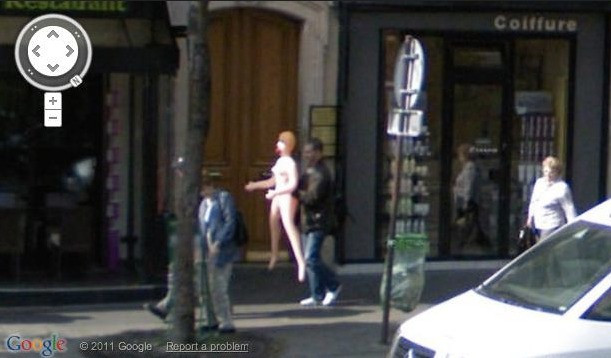 Cele mai ciudate momente surprinse de Google Street View. FOTO