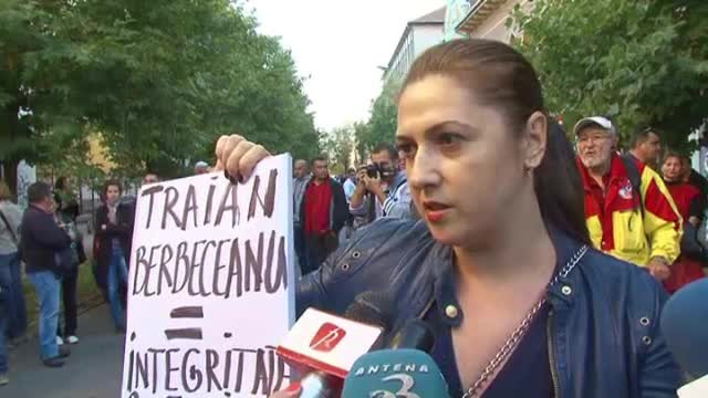 Miting de sustinere in sprijinul comisarului Berbeceanu, aflat in arest. "Este un om deosebit"