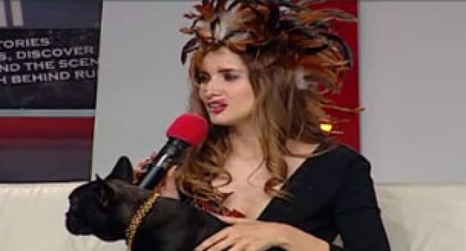 "De ce nu te porti mereu asa?" Fotografia i-a luat prin surprindere pe fanii Iuliei Albu