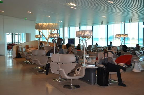 Hub-ul care atrage de 9 ori mai multi pasageri ca Otopeni. Clientii cheltuiesc 900 mil. euro/an aici