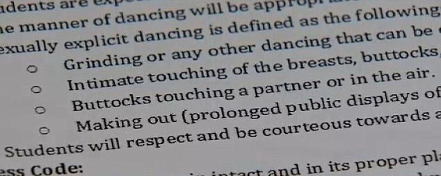 Politica anti-Miley Cyrus intr-o scoala din SUA. Ce nu au voie sa faca elevii la bal