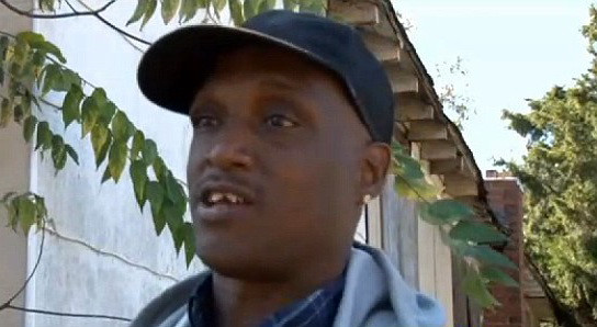 Si-a riscat viata intrand intr-o casa cuprinsa de incendiu. Ce a vrut sa salveze barbatul