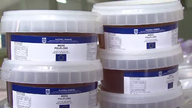 Mierea de albine a ajuns in stocul de alimente de la Uniunea Europeana. Beneficiarii sunt asteptati la depozit sa o ridice