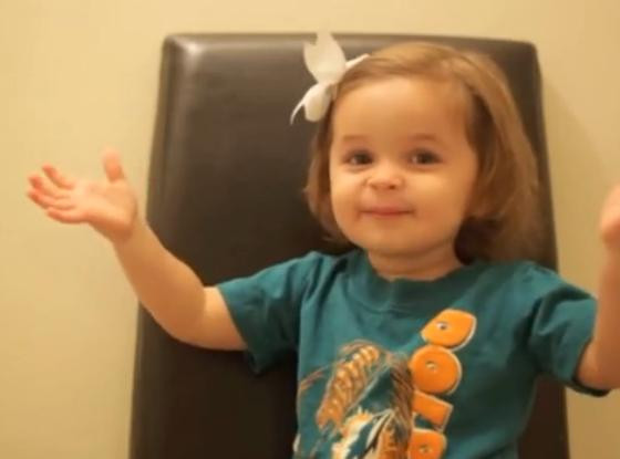 Mesajul de dragoste al acestei fetite de 2 ani de ziua tatalui ei. VIDEO