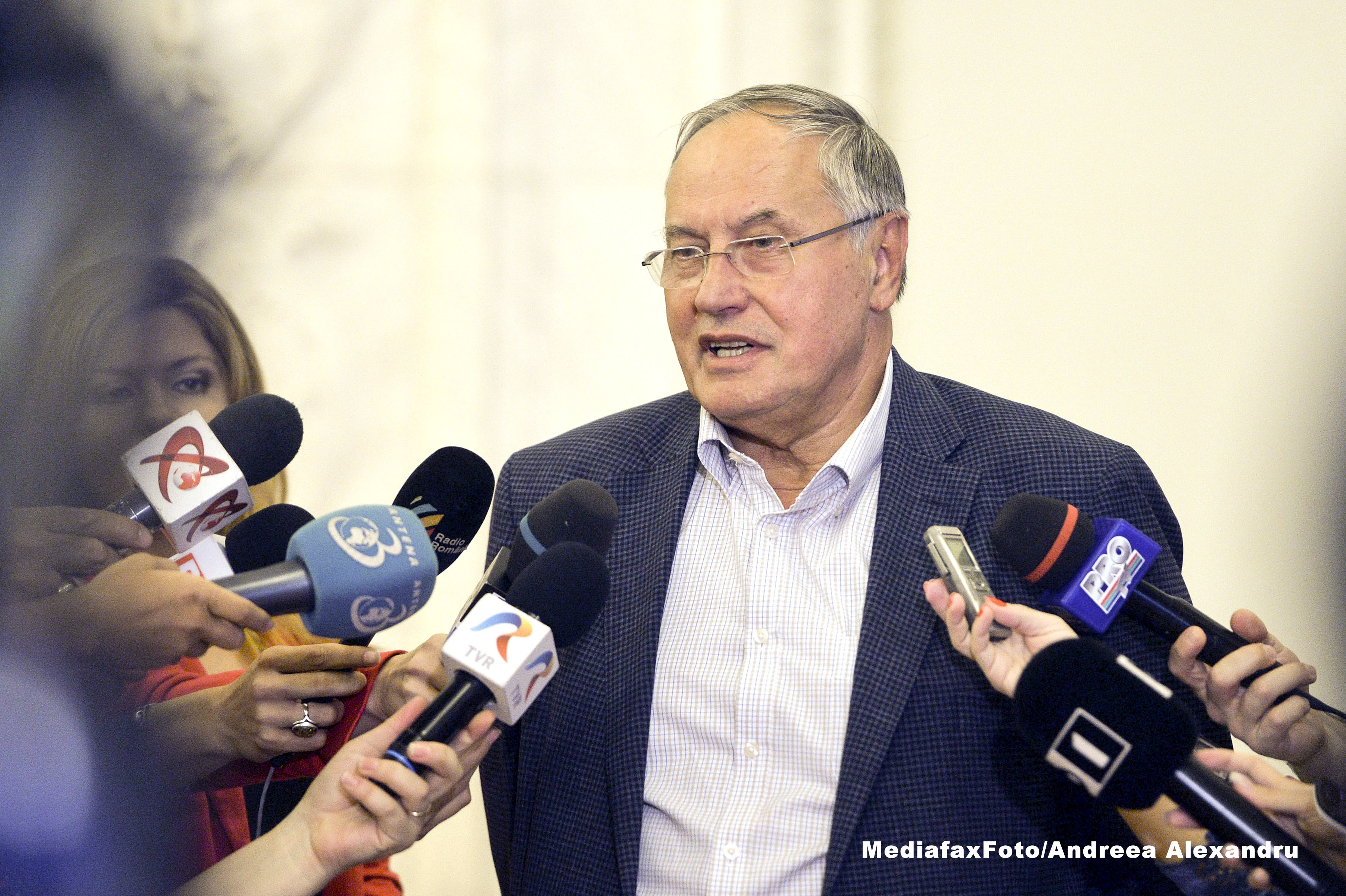 PDL a depus la Camera Deputatilor motiunea simpla "Taxarea pana la capat, USL te vrea sarac! "