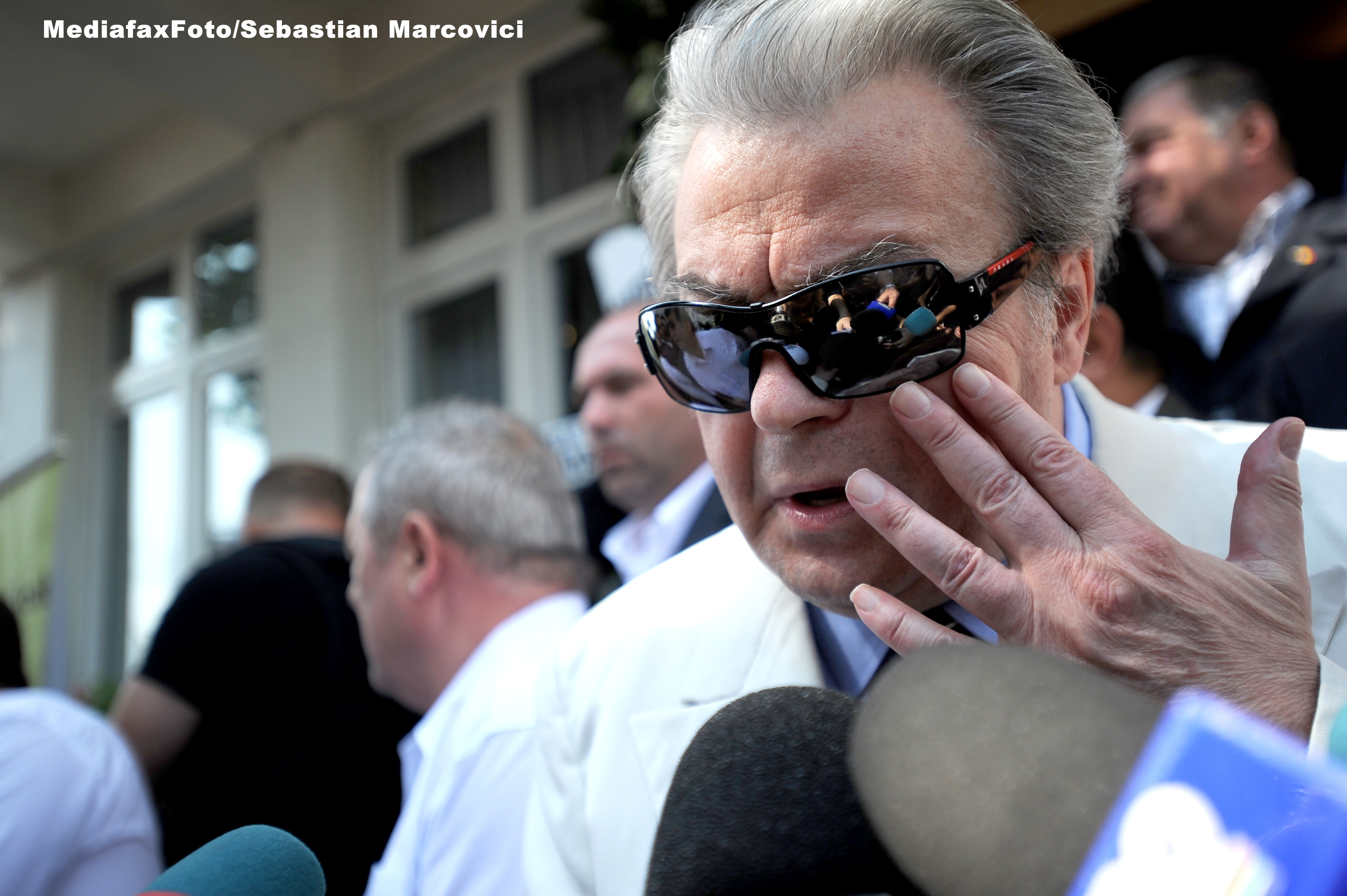 Corneliu Vadim Tudor isi castiga in tribunal dreptul de a conduce partidul