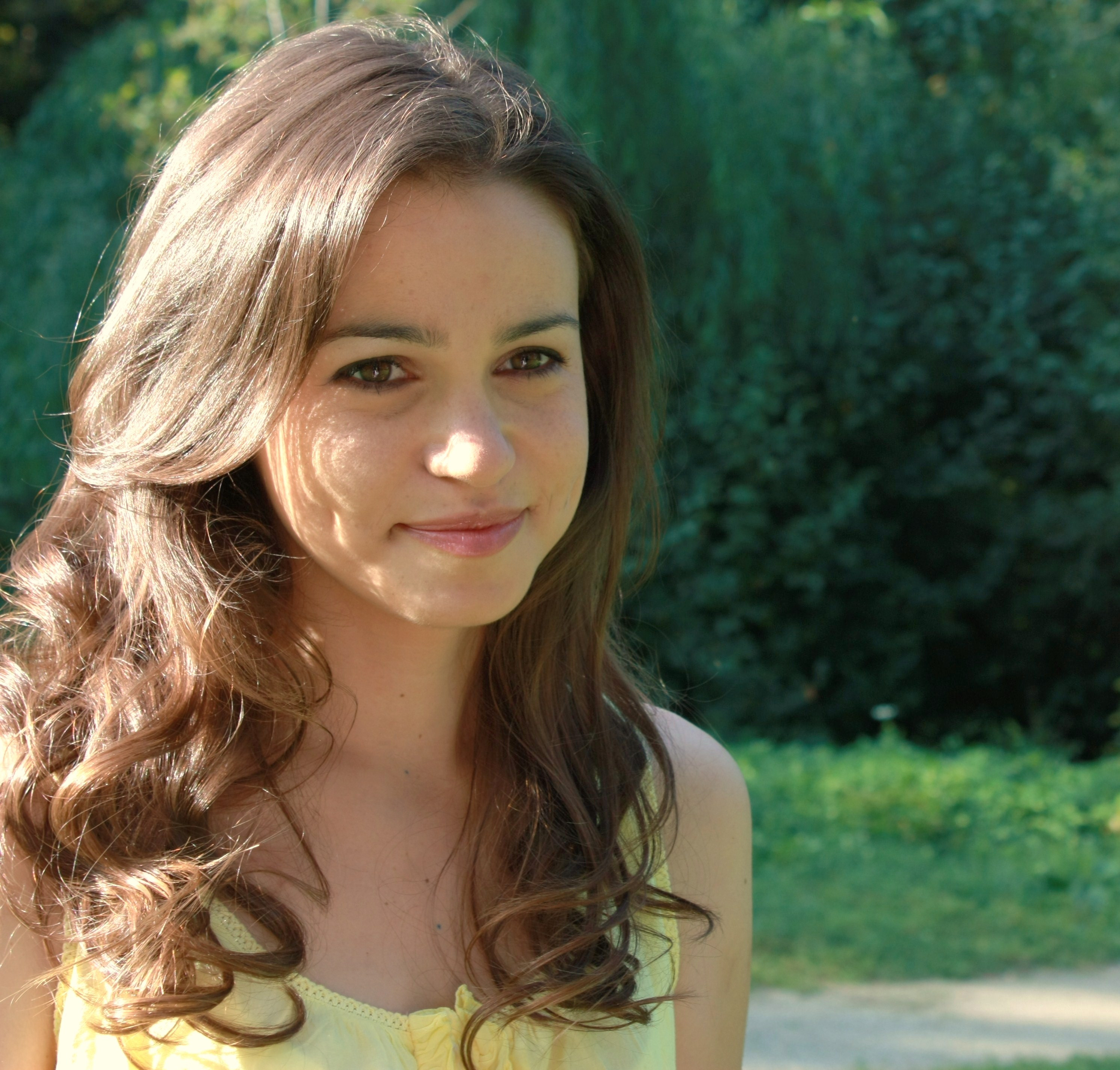 La 26 de ani, Diana se lupta cu cancerul limfatic si are nevoie de 65.000 de euro.Cum o puteti ajuta