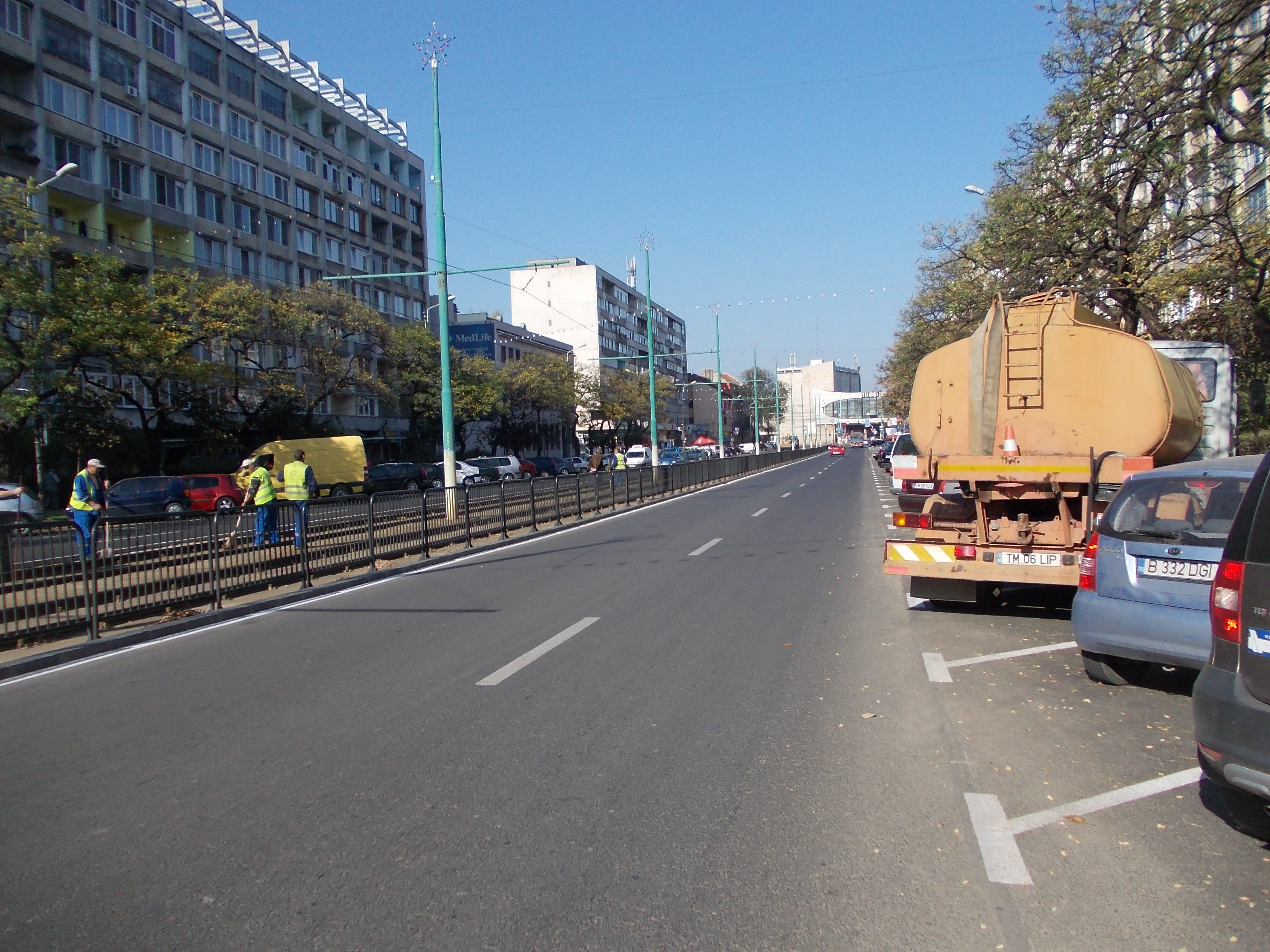 Bulevardul Ion Dragalina, reabilitat si redat in totalitate circulatiei. Carosabilul a fost largit