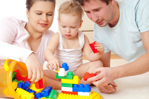 BLACK FRIDAY 2014: Reduceri la haine pentru copii, jocuri si jucarii, rechizite, carucioare si scaune auto