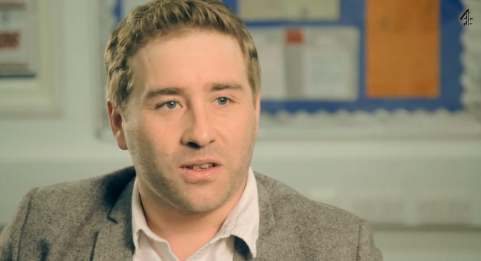 Profesorul care este alergic la scoala. Ce pateste atunci cand pune mana pe o bucata de creta