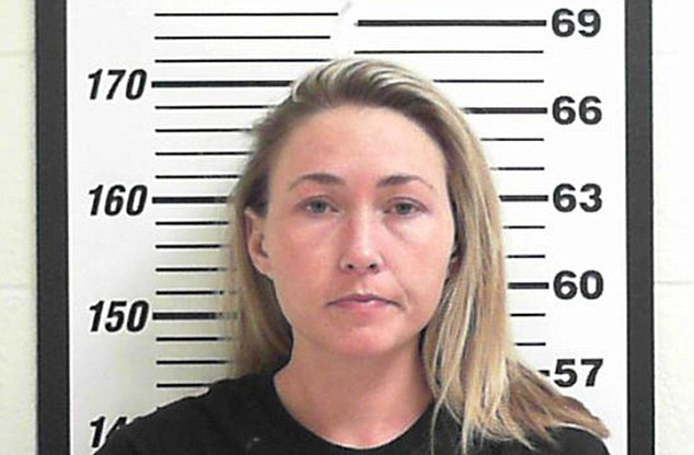 "Profesoara cu beneficii" a ajuns in fata instantei de judecata. Ce au povestit doi elevi despre ea