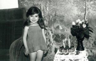 O recunosti? Acum este una dintre cele mai sexy cantarete din Romania