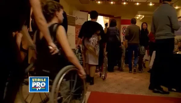 Atipic Beauty. 12 fete imobilizate in scaune cu rotile au demonstrat ca frumusete nu are limite