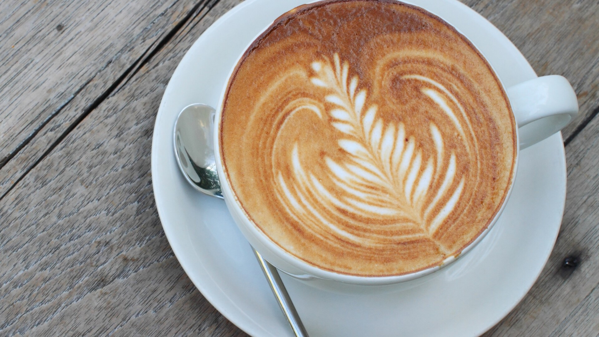 Studiu: Consumul de cafea dupa ora pranzului poate reduce cu pana la o ora perioada de somn