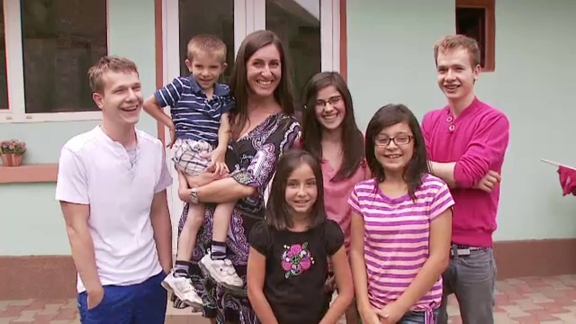 Duminica, la Romania, Te Iubesc. Mama pentru copiii altora.Povestea romancei care a adoptat 6 copiii